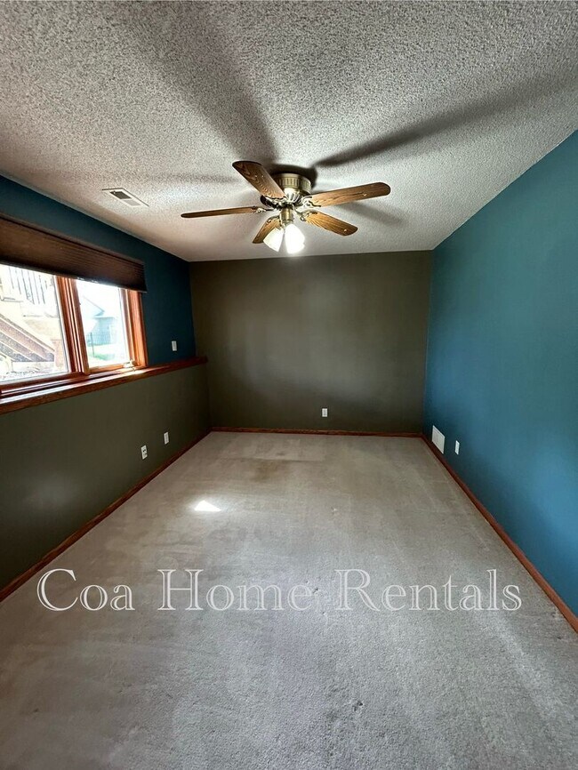 Building Photo - Beautiful Andover Property