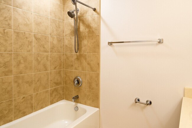 Building Photo - 1255 S State St