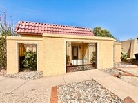 Building Photo - 3201 La Ronda Pl NE