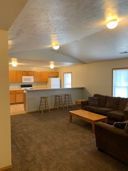 Building Photo - 924 N Frink St