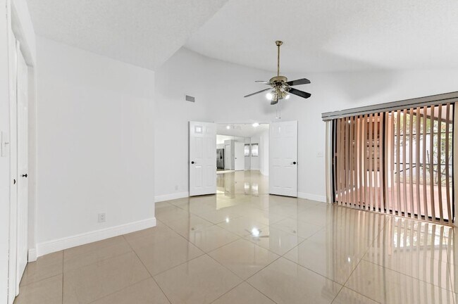 Building Photo - 5421 Helene Cir