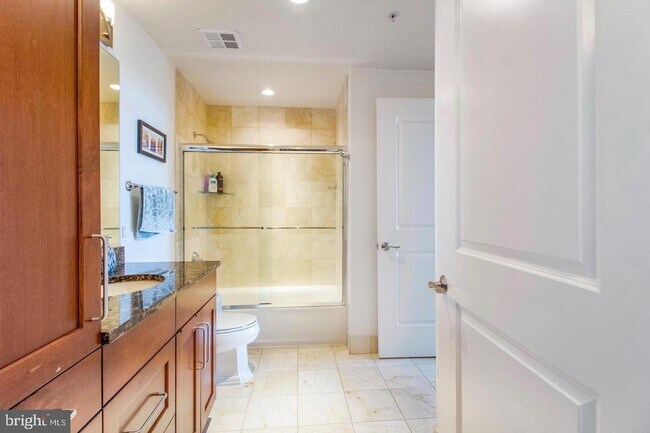 Building Photo - 8220 Crestwood Heights Dr