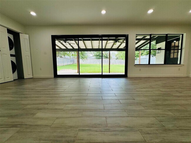 Building Photo - 2500 Harrowden Dr