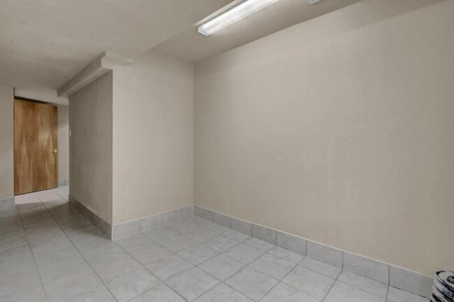 Building Photo - 5235 Bancroft Heights