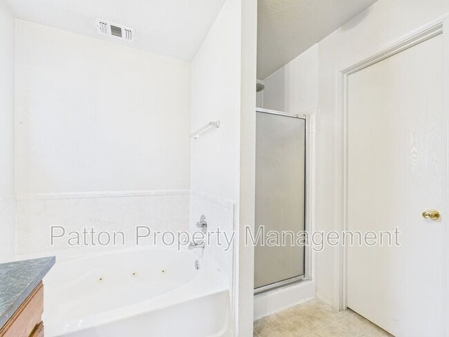 Building Photo - 1111 Pikes Peak Dr