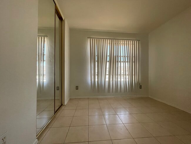 Building Photo - 11795 W Columbine Dr