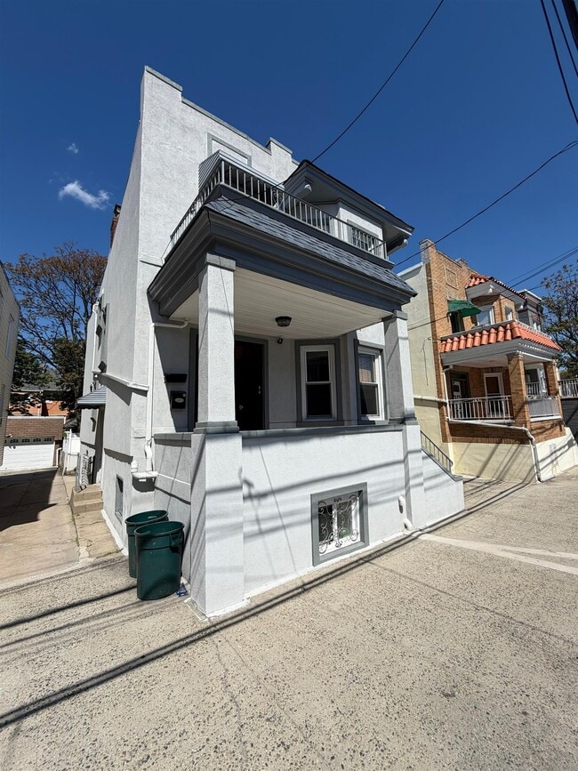 Building Photo - 214 72nd St