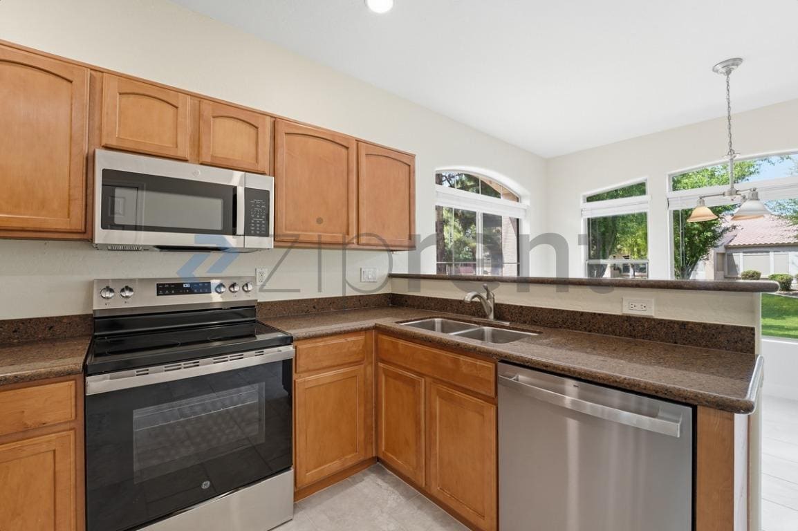 Building Photo - 2600 E Springfield Pl