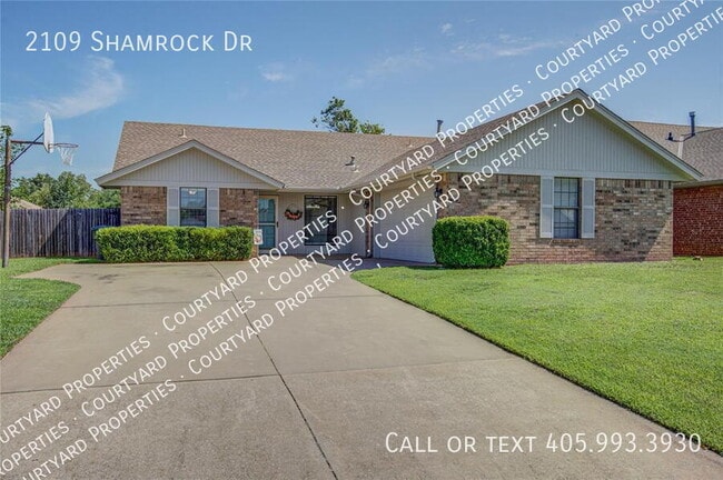 Building Photo - 2109 Shamrock Dr