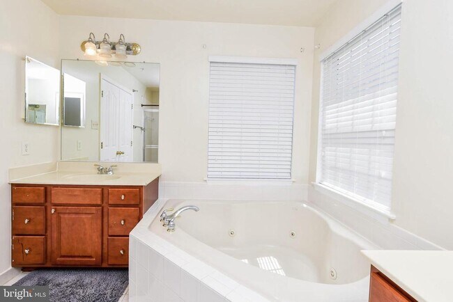 Building Photo - 13003 Belle Meade Trace