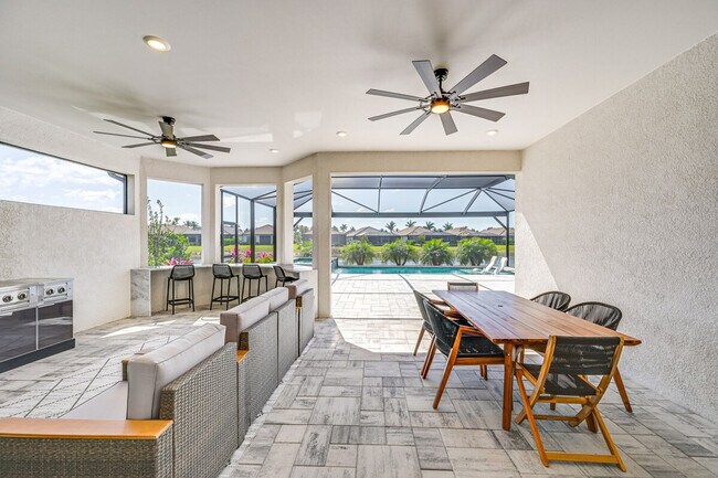 Building Photo - 15140 Pescara St