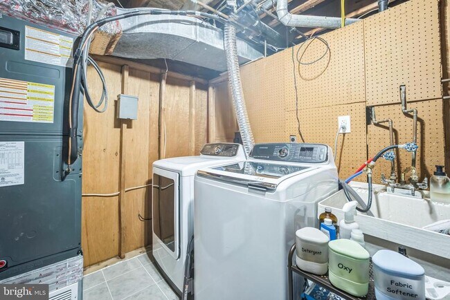 Building Photo - 7701 Durer Ct