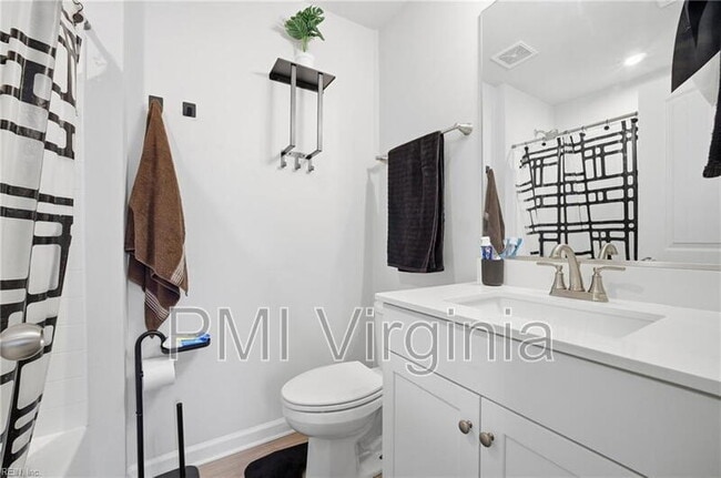 Building Photo - 405 Asuza St