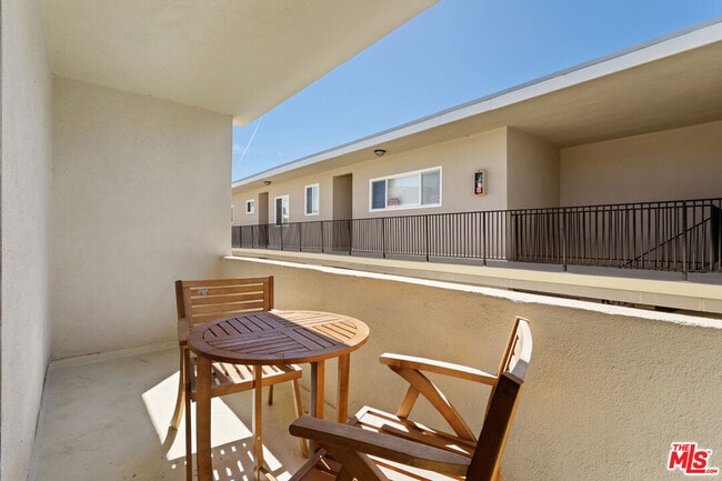 Building Photo - 11947 Kiowa Ave