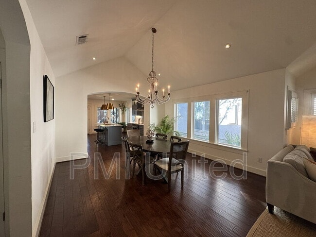 Building Photo - 4057 W 7th St