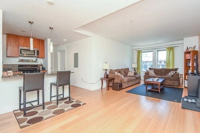 Building Photo - 16 Miner St