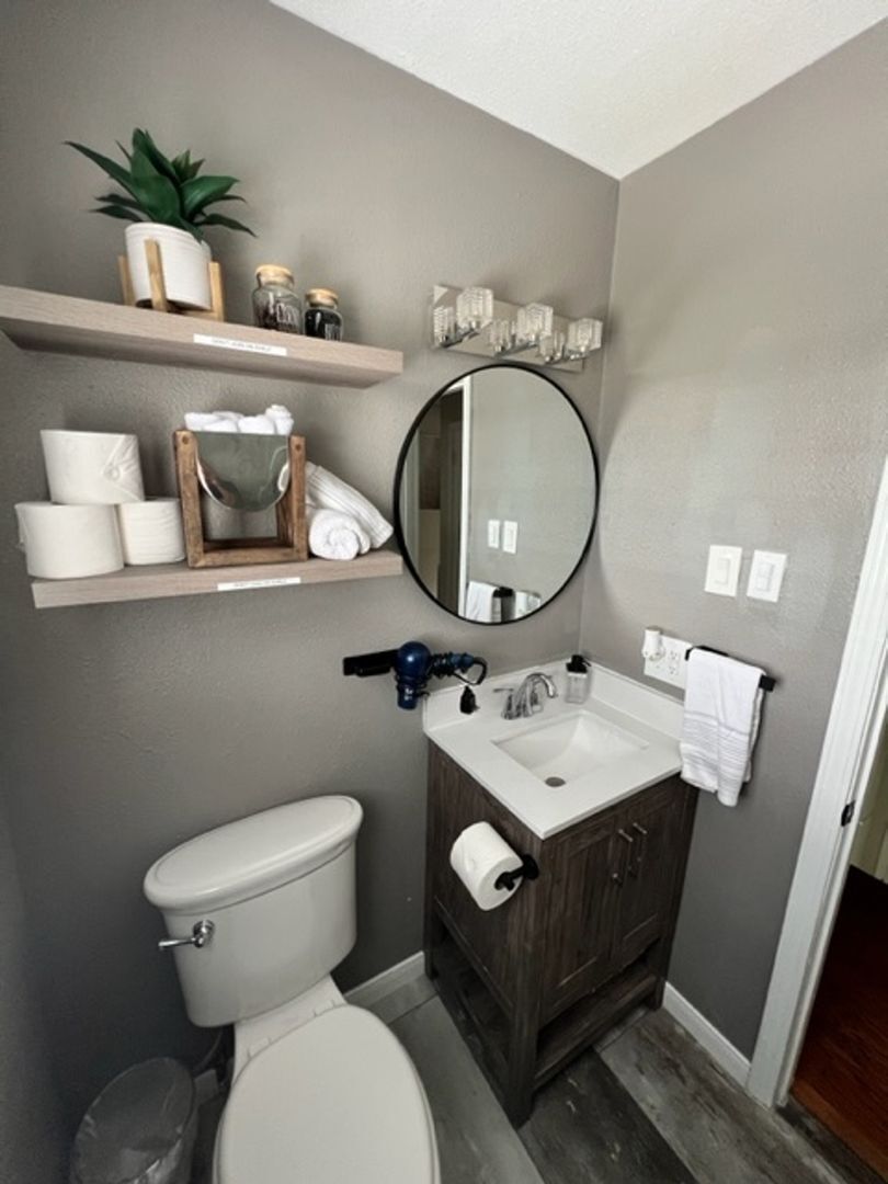 Building Photo - 127 E Silver Sands Dr