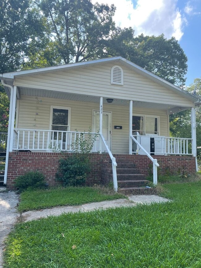 Building Photo - 3 Bedroom Convenient to A&T and Downtown Greensboro!