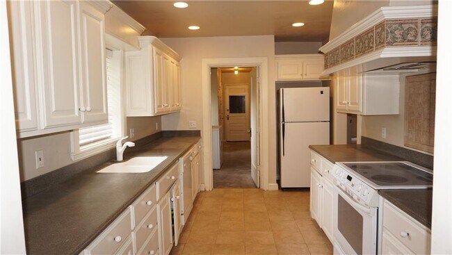 Building Photo - 1127 Glenwood Ave