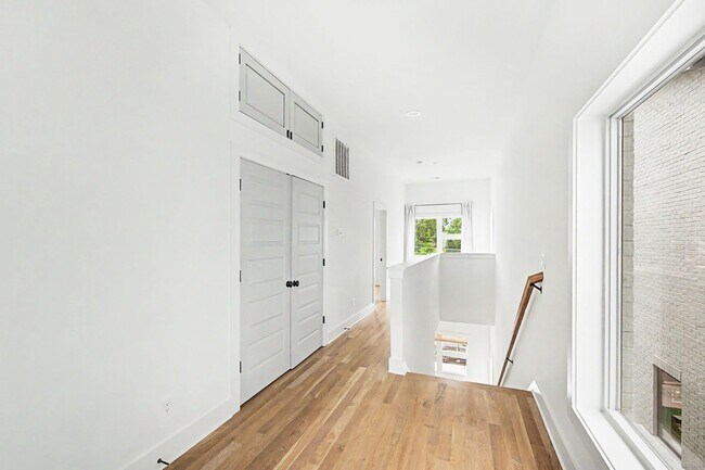 Building Photo - Stunning 3BR/3.5BA contemporary condo in the heart of Wedgewood-Houston!