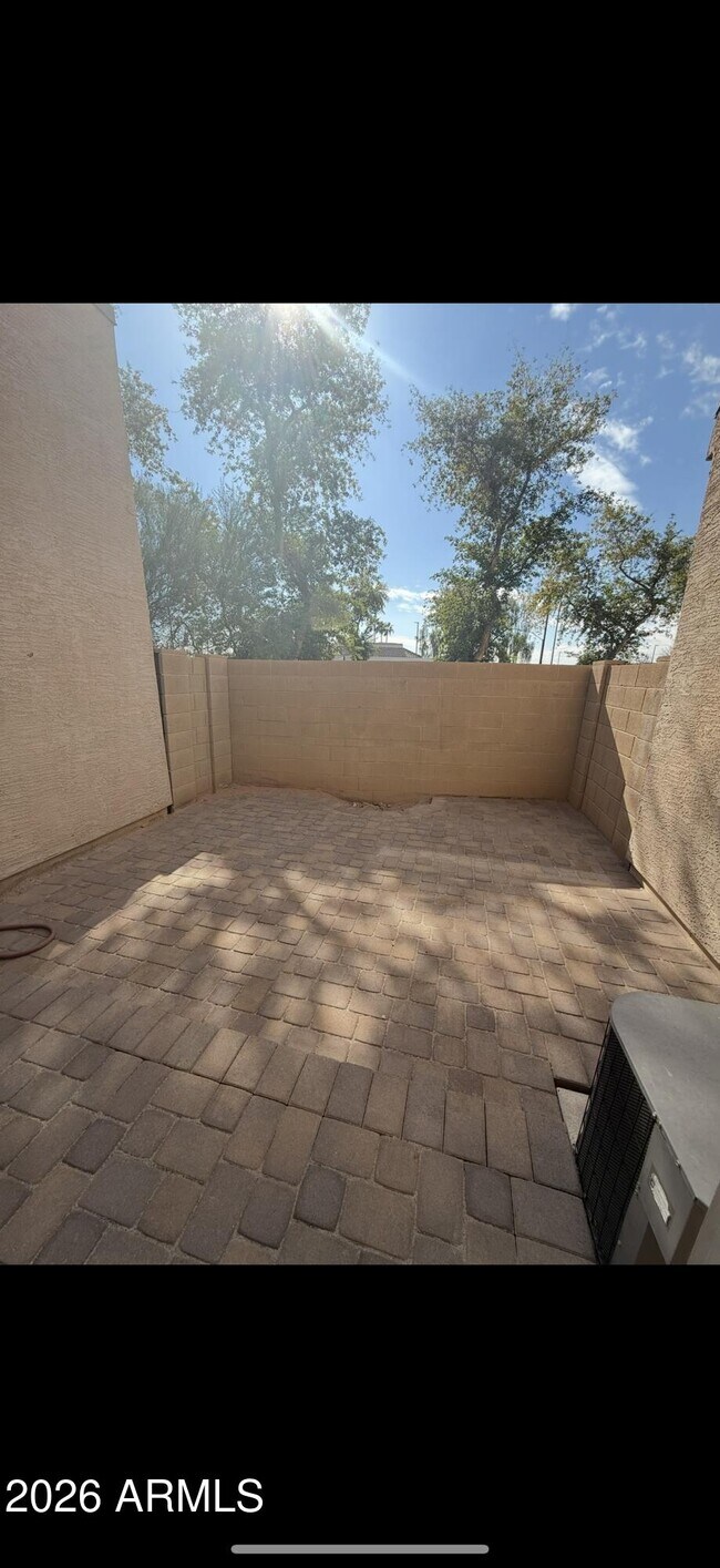Building Photo - 1015 S Val Vista Dr