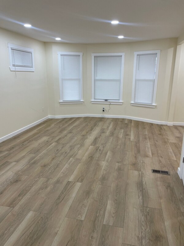 Building Photo - 3023 Lothrop