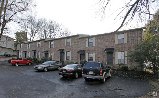 Building Photo - Hillwood Villas