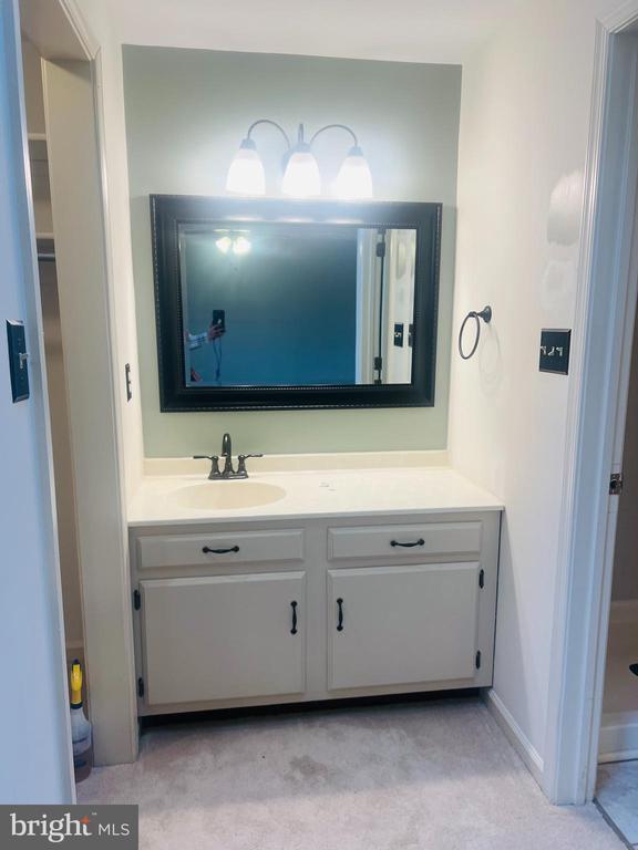 Building Photo - 8024 Hollow Reed Ct