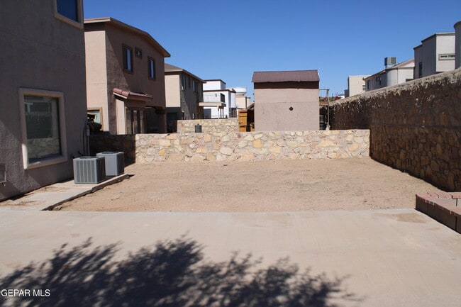 Building Photo - 3100 Amistoso St