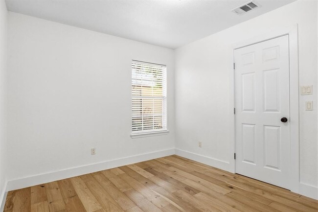 Building Photo - 6802 Villita Avenida