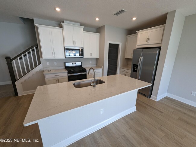 Building Photo - 251 Dahlia Falls Dr