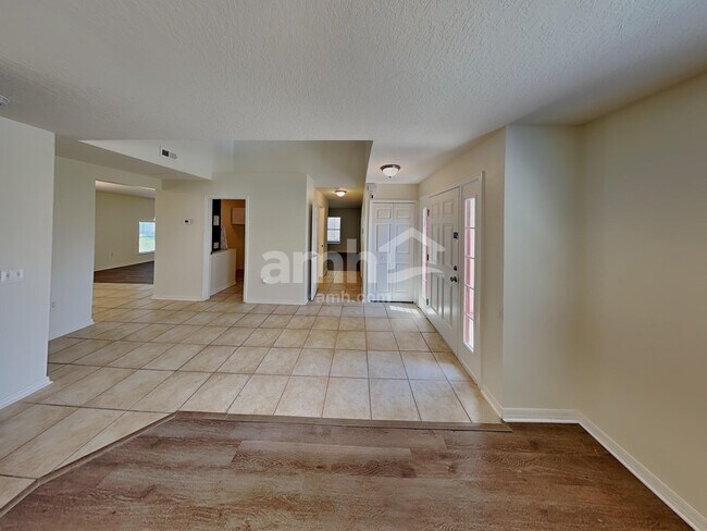 Building Photo - 544 Westcliffe Dr