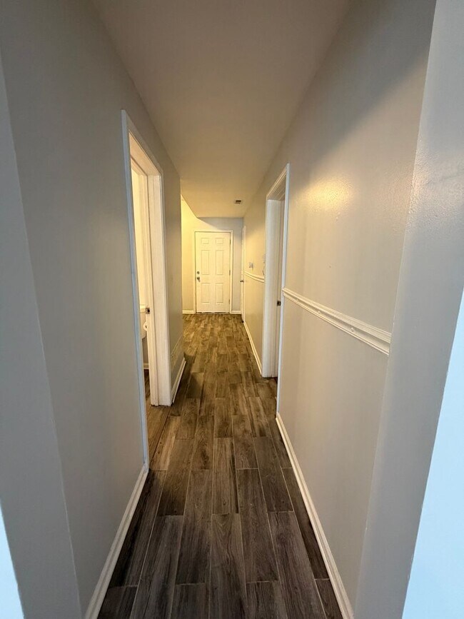 Building Photo - 7224 S St Lawrence Ave