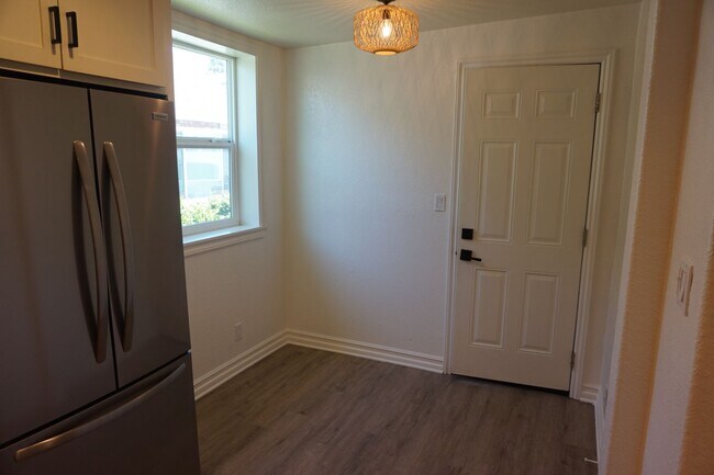 Building Photo - 2 Bedroom, 2 Bathroom Condo
