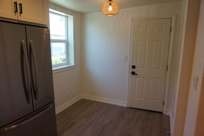 Building Photo - 2423 Minuteman Way