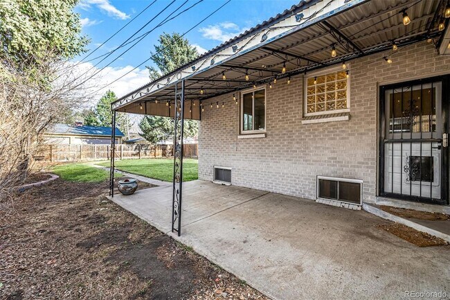 Building Photo - 1150 S Jackson St