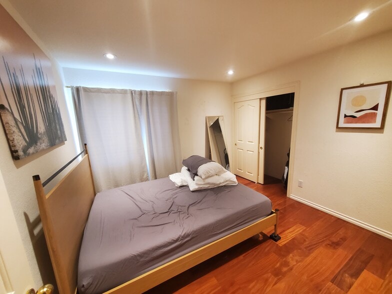 Building Photo - 670 Alagria Pl