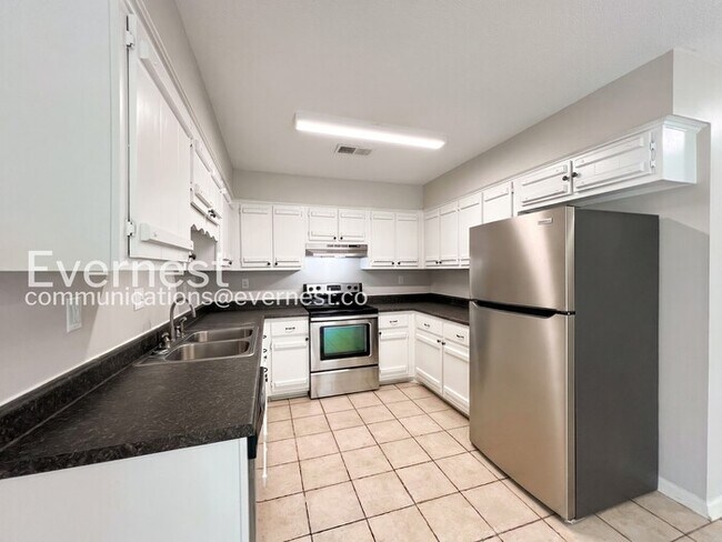 Building Photo - 494 Windridge Point