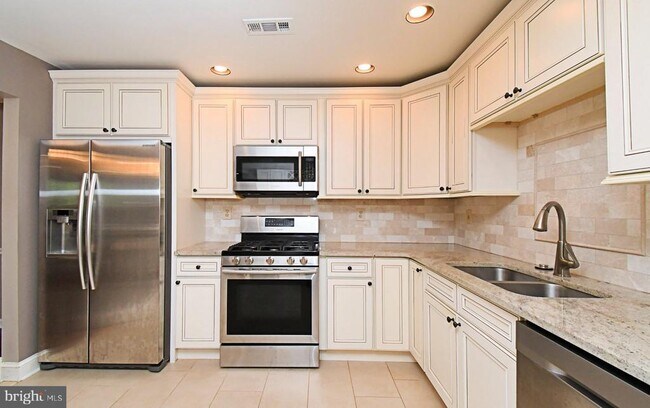 Building Photo - 6 Kanon Ct