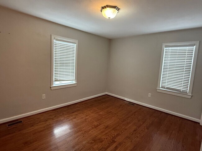 Building Photo - Beautiful Ranch located in Roanoke County