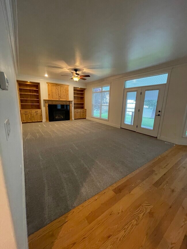 Building Photo - 2009 Autumn Ln