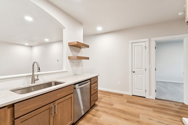 Building Photo - 2046 E Cave Falls St