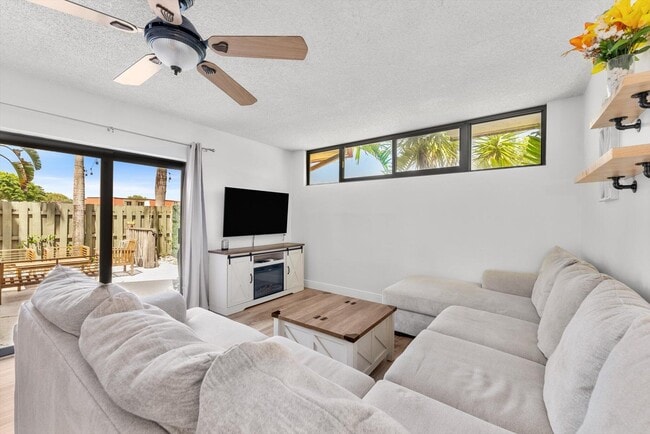 Building Photo - 3750 Victoria Dr