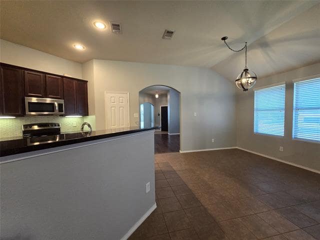 Building Photo - 5750 Crestwood Dr