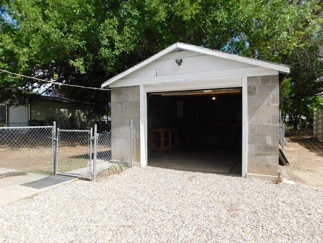 Building Photo - 520-520 129 29 Rd