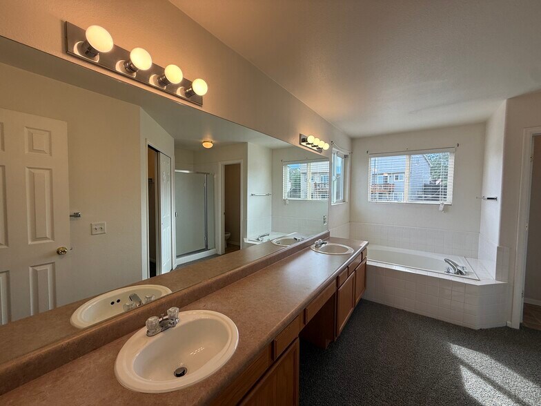 Building Photo - 4128 Ascendant Dr