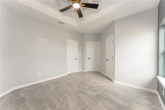 Building Photo - 38 Lago Delton