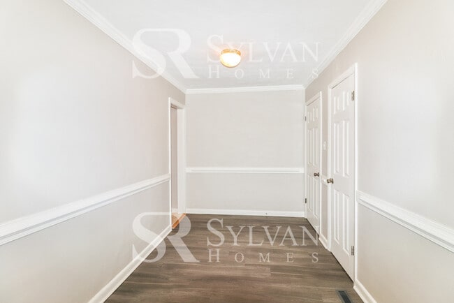 Building Photo - Immaculately kept 4 bedroom, 2 bathroom home