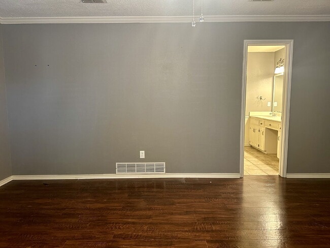 Building Photo - Spacious Home near Shadow Hills!