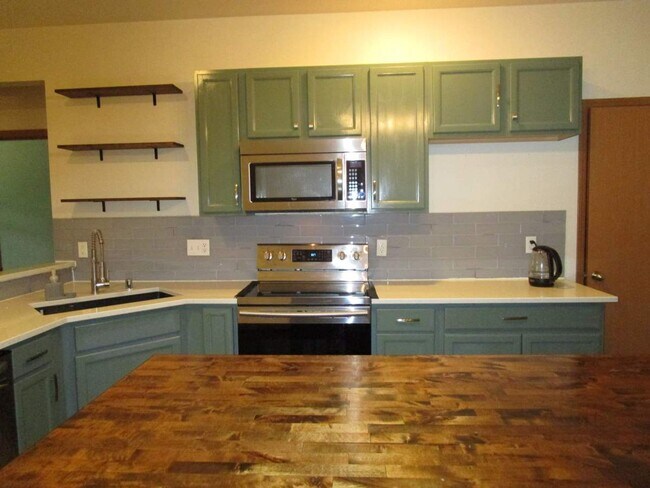 Building Photo - 3 Bedroom Home in Gig Harbor’s Minterwood